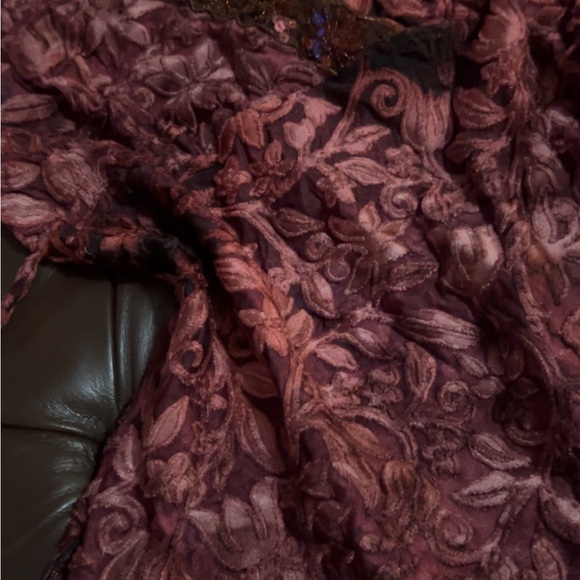 Elegant Maroon Floral Lace Blouse - Picture 4 of 4